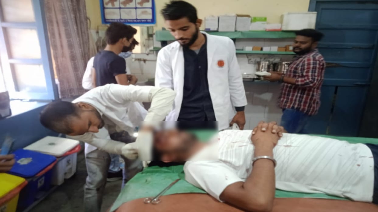 Fight between two groups of youths at Deoband railway station in Saharanpur, two injured including a woman