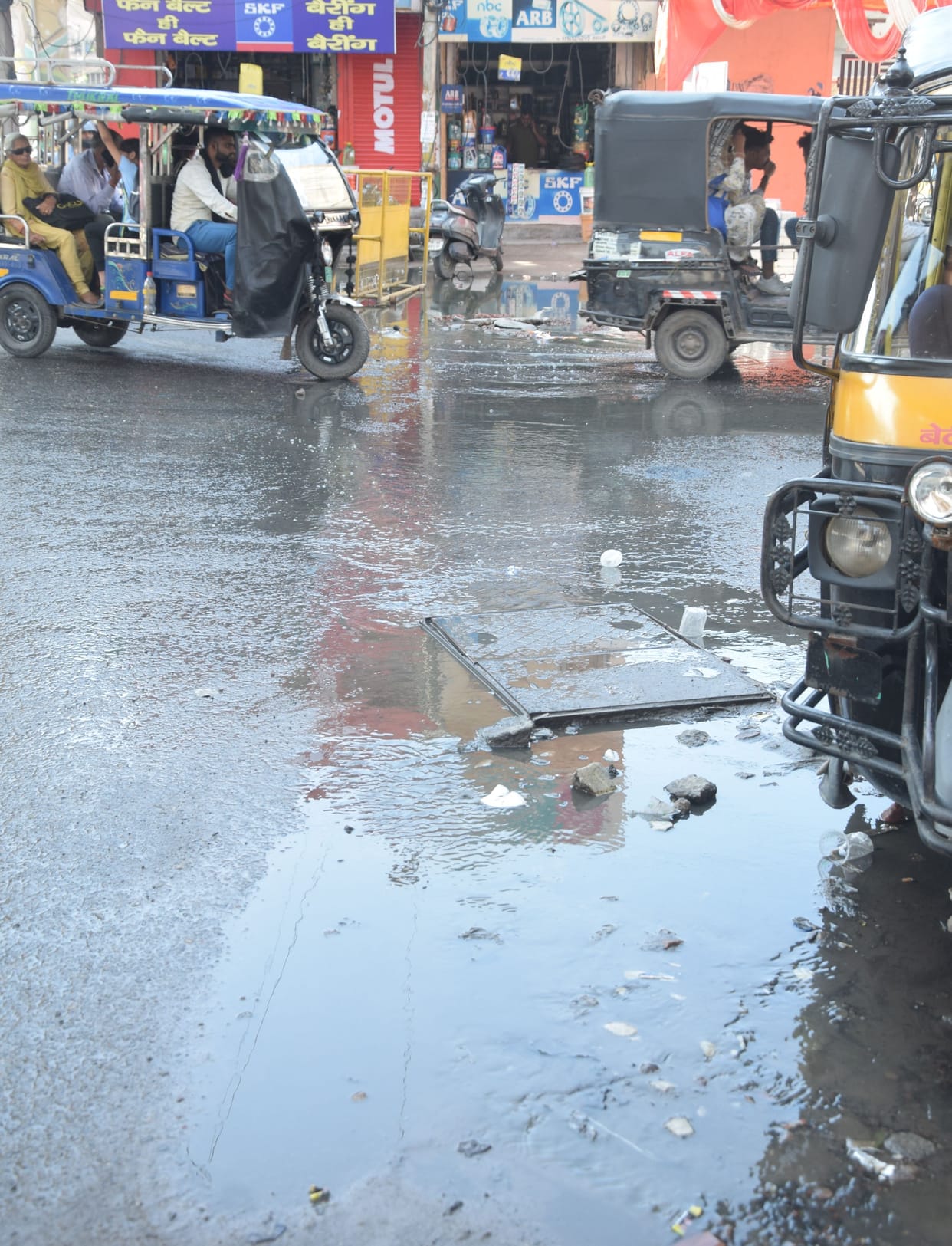 Contaminated water reaching homes, sewer water flowing on roads