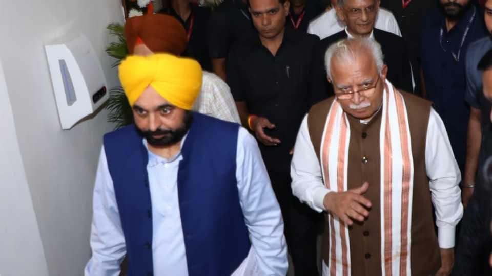 Haryana Cm Manohar lal punjab cm bhagwant mann meeting on Panjab University issue in Chandigarh