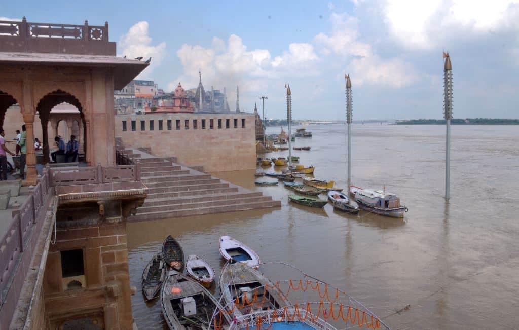 water level of Ganga giving tension varanasi to ballia due to  long wait for cremation in Kashi