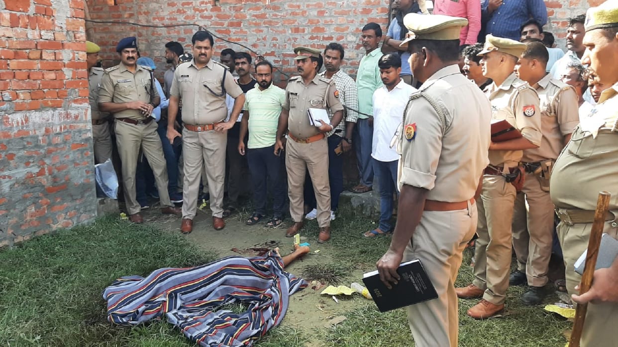 Murder of a young man by stabbing him with knives several blows on the neck and stomach