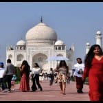 ताजमहल में पर्यटक