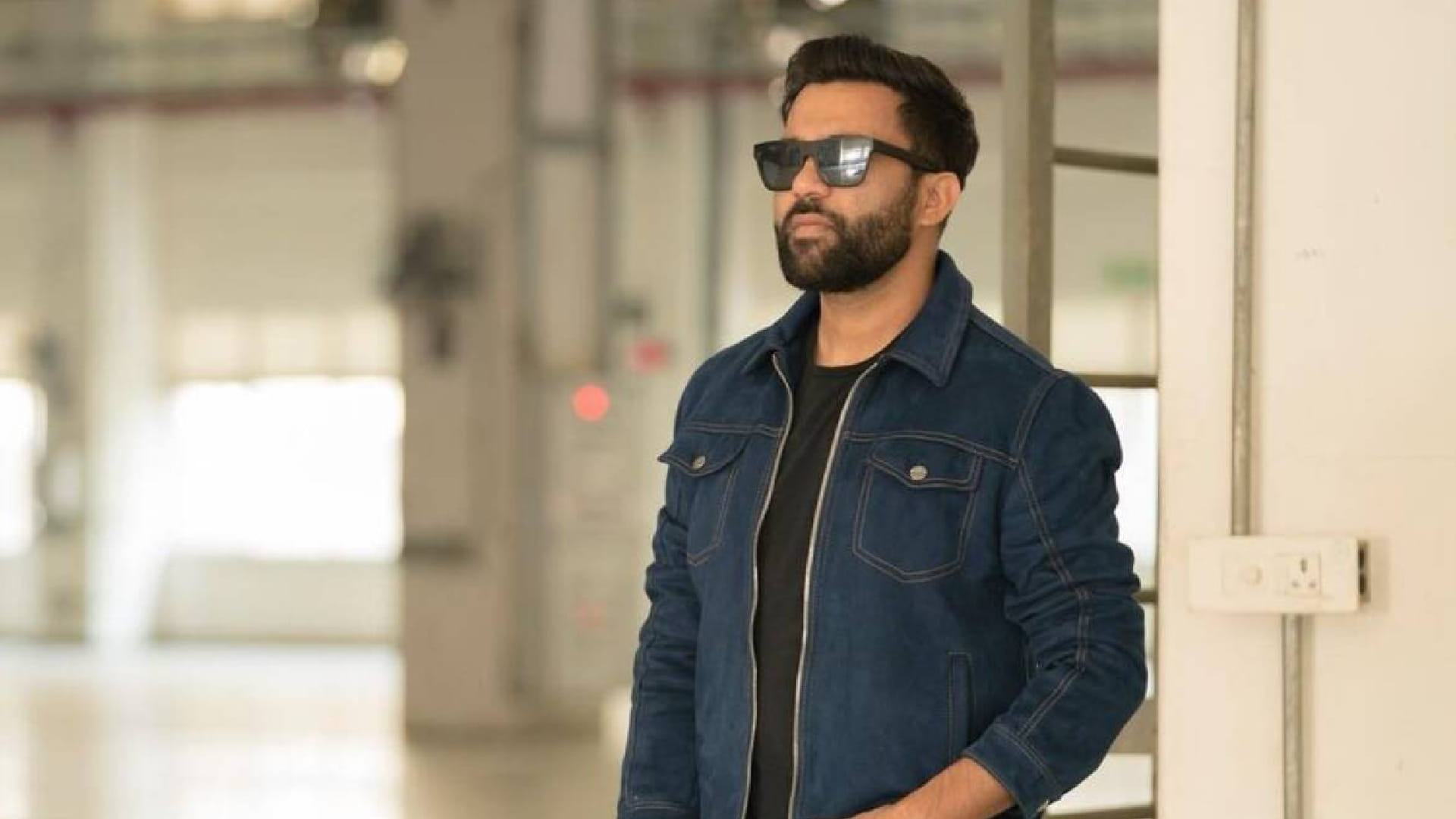 akshay tiger bade miyan chote miya director on clash with ajay devgn maidaan request fans to watch both films
