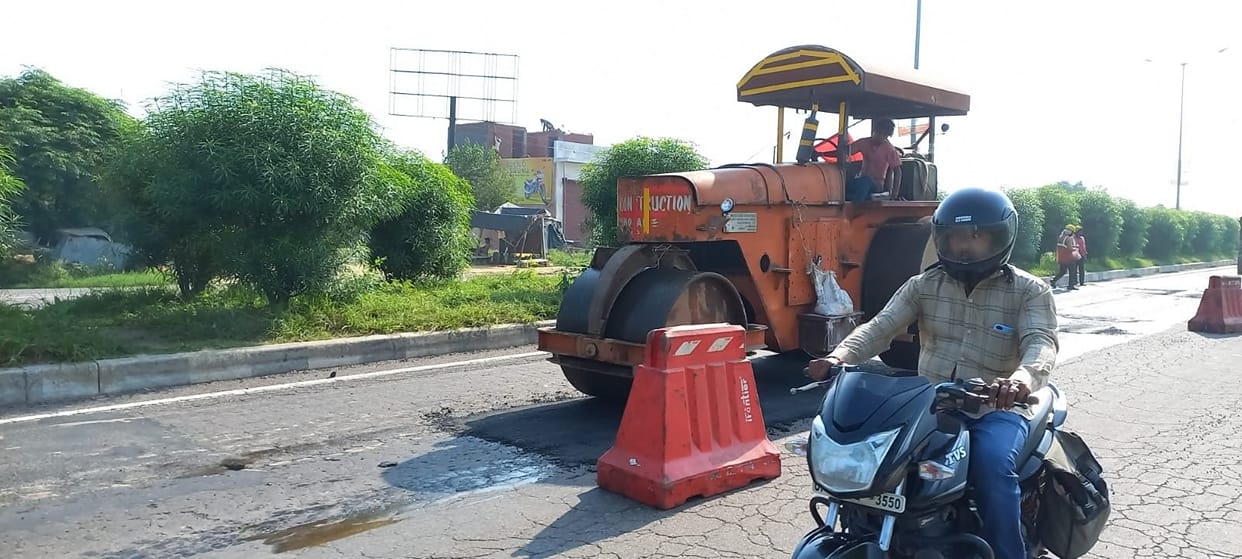 Aligarh: Potholes started to be filled on the highway, relief to the drivers