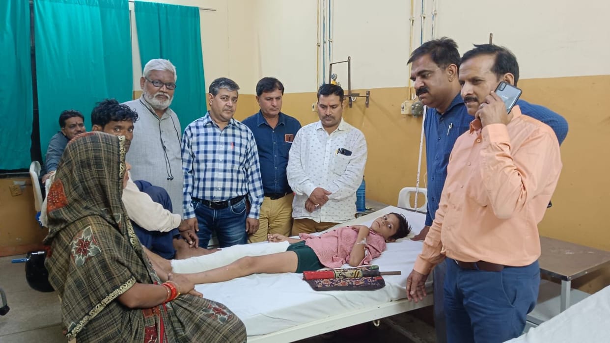 Aligarh: Ceiling fell on children studying in a dilapidated room, 13 buried