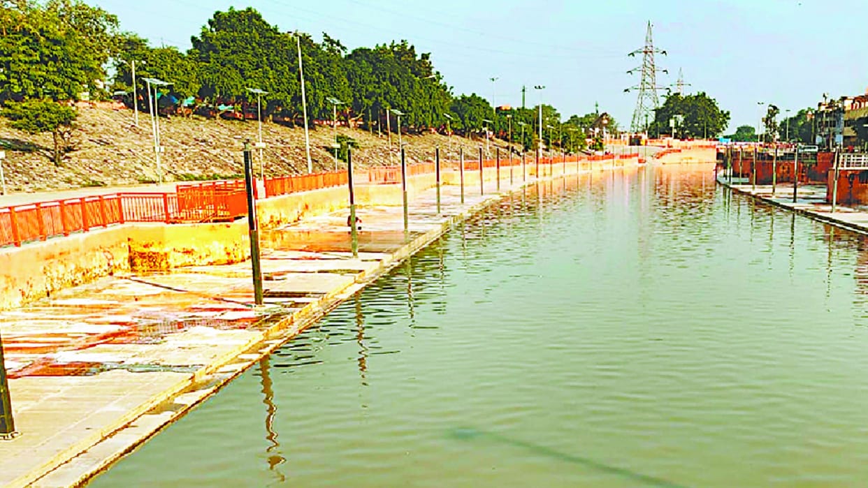 Water level of Sarayu reaches to the Ghats of Ram ki Paidi in Ayodhya.