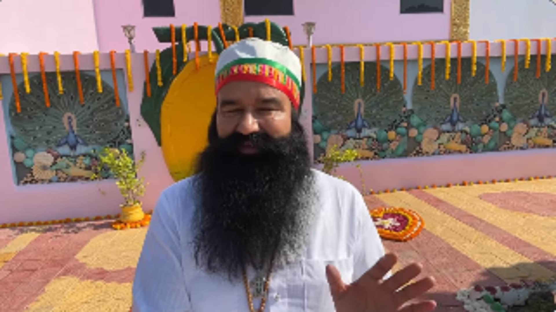 Gurmeet Ram Rahim are live in Barnava Ashram of Baghpat with Honeypreet and family after parole