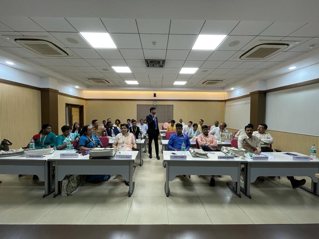 MP News: In Bhopal, the superintendents of police learned the tricks of public management, the award is only u