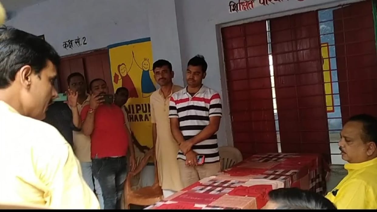BJP MLA clashing with District Magistrate during relief material distribution video viral in hardoi
