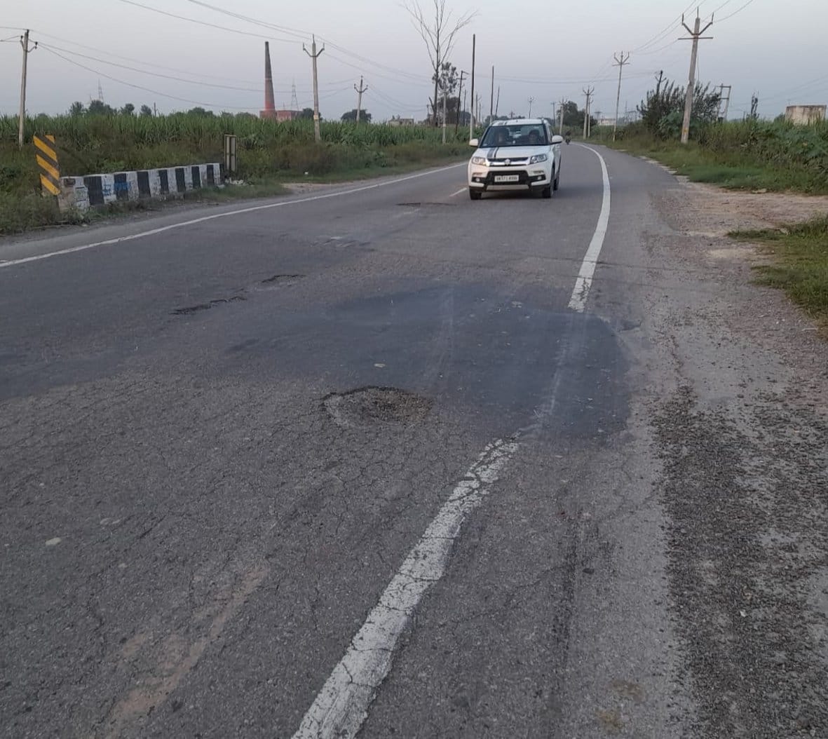 Pit in Baraut-Budhana road, accidents happening daily
