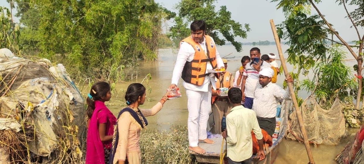 motor boat not provided to mla for distributing lunch packet