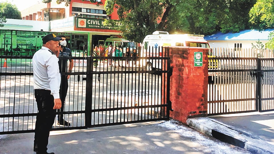 Hospital management forgot to treat patients in the hospitality of officials