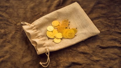 Gold on Dhanteras, despite weakness, is expensive than last time, yet 30% sales may increase