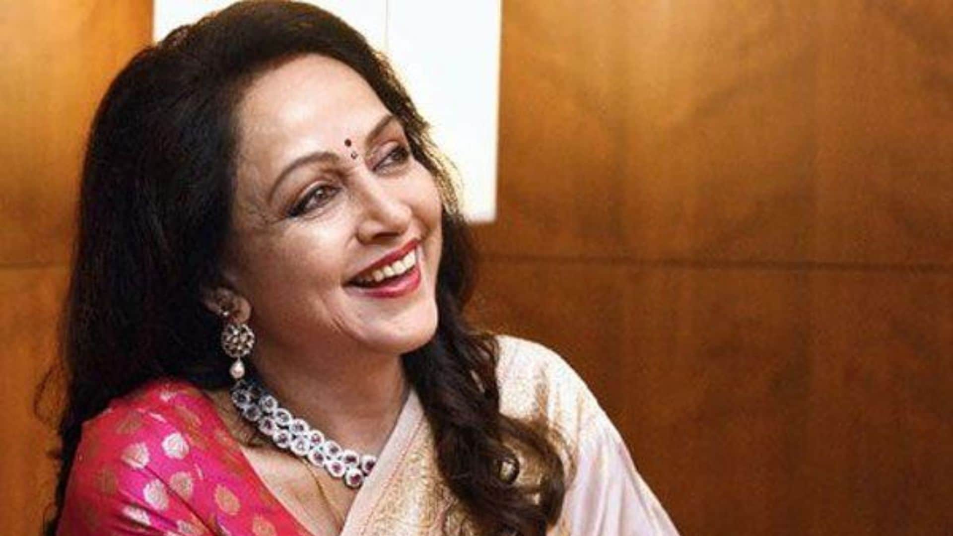 Bollywood dream girl hema malini birthday know about her movies and political carrer