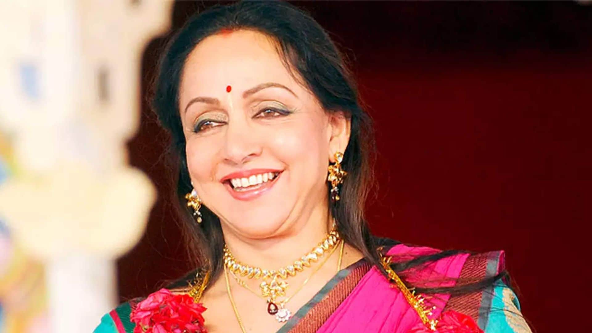 Bollywood dream girl hema malini birthday know about her movies and political carrer