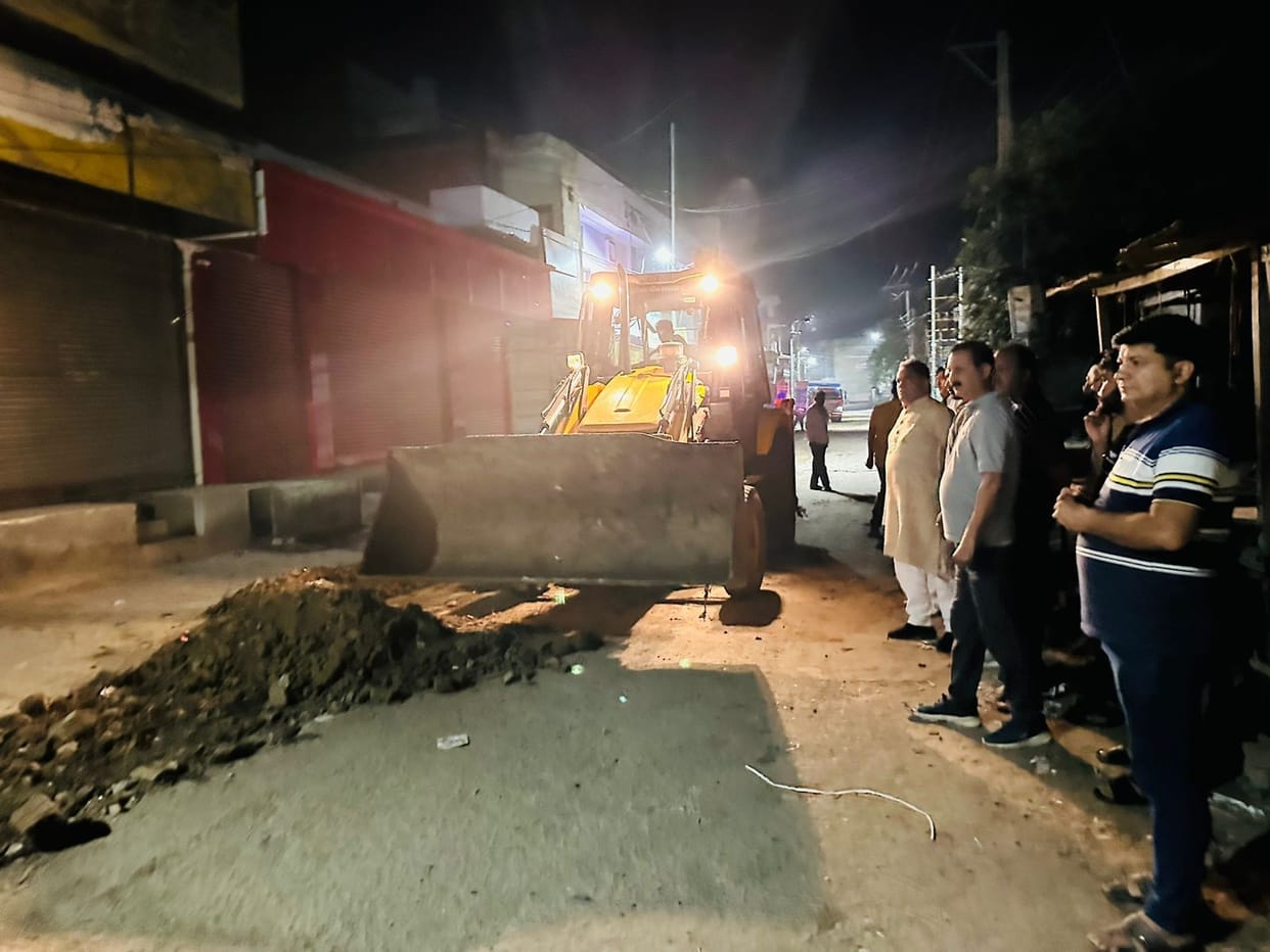After MLA's reprimand, municipal council repairs SD College road at 11 pm