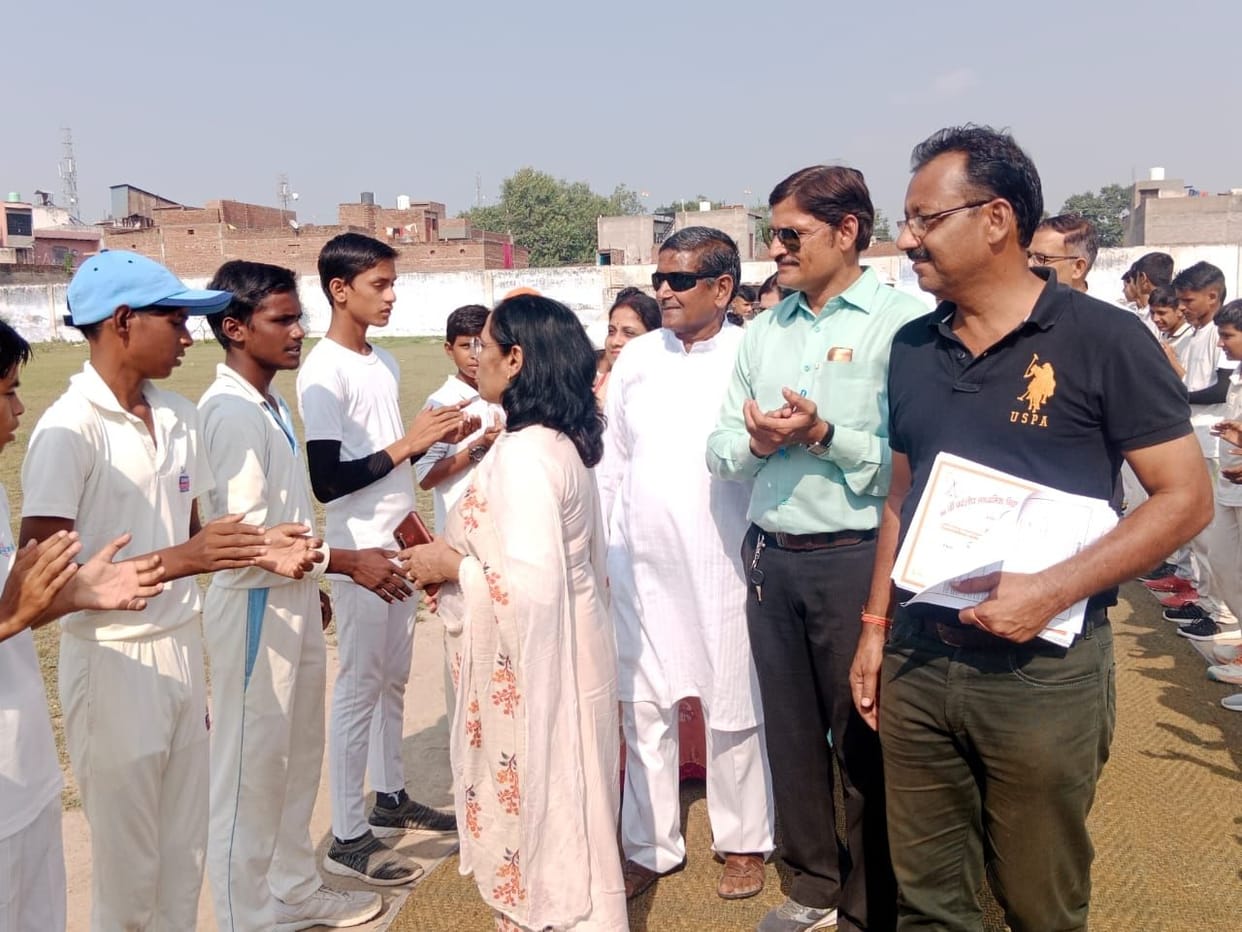 Hathras: Etah winner and Hathras team runner-up in divisional cricket