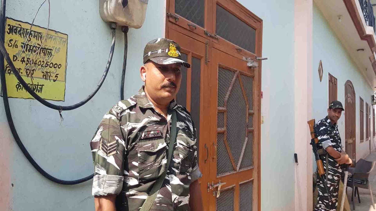 Farrukhabad: DRI teams raided four tobacco traders