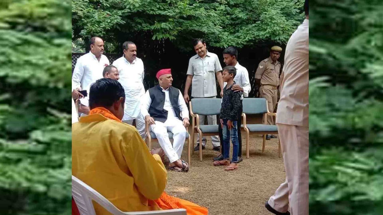 Mulayam Singh Yadav fan, reached Saifai after traveling 525 km alone