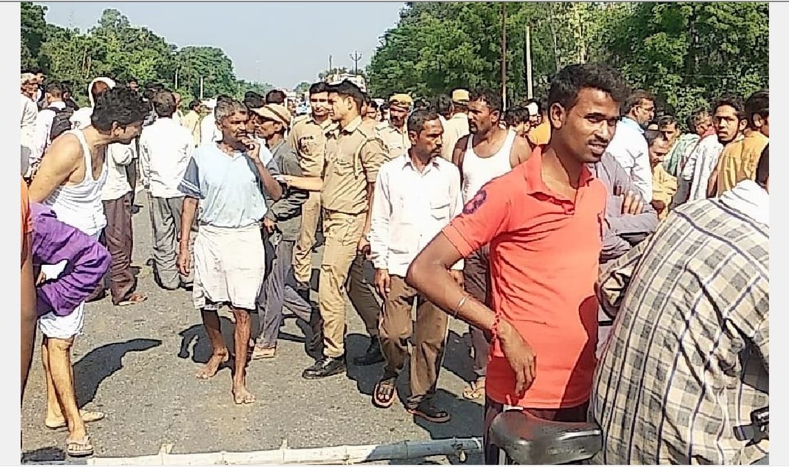 Hardoi, Youth crushed to death by bus, woman serious