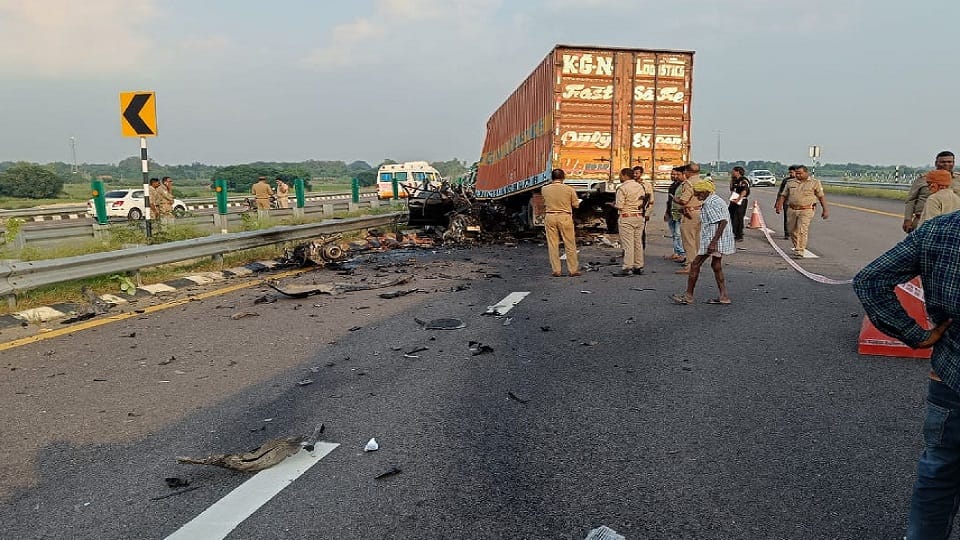 bmw accident on purvanchal expressway viral video news in hindi