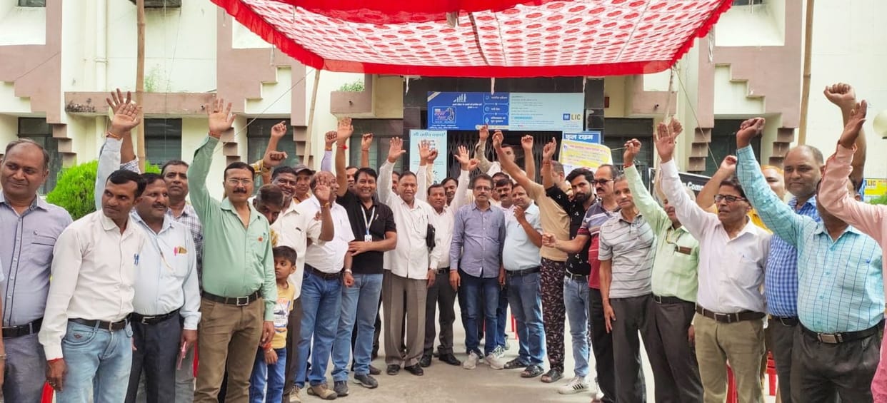 Protest By LIC Agent