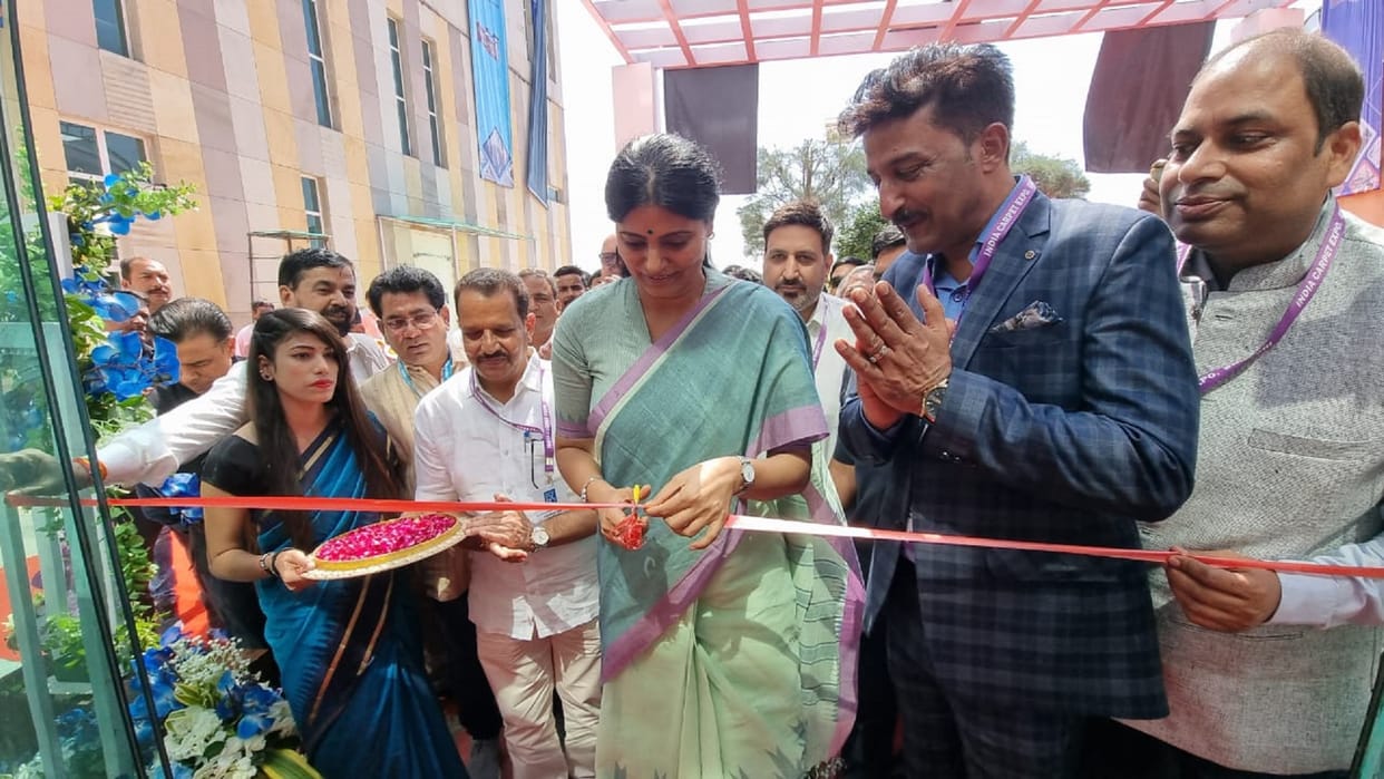 Anupriya Patel inaugurated the india carpet expo 2022 in bhadohi today