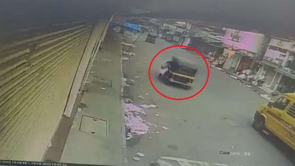 Man molested girl in Maharashtra and tried to drag her into auto by holding hands