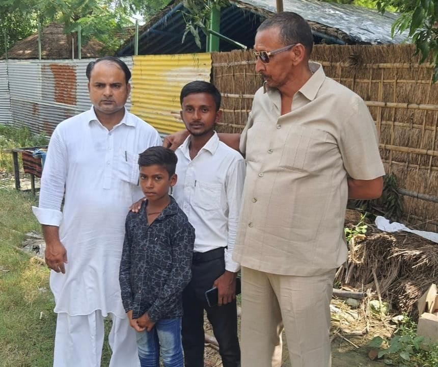 student of class 5th navratan does campain for sp in election