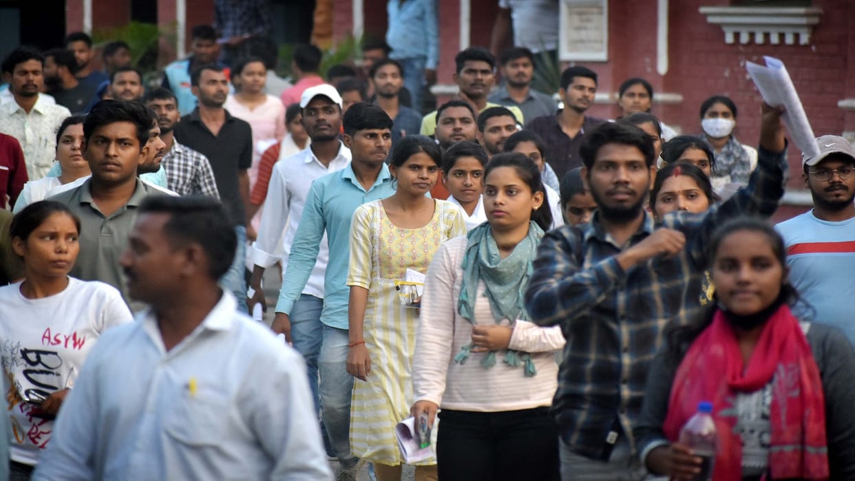 UPSSSC: PET exam started at 64 centers in Prayagraj, strict monitoring of centers