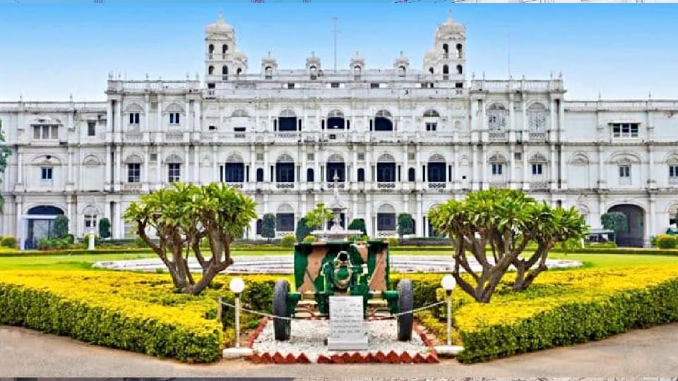 The girl from Lucknow who came to visit the palace fell on the younger Scindia