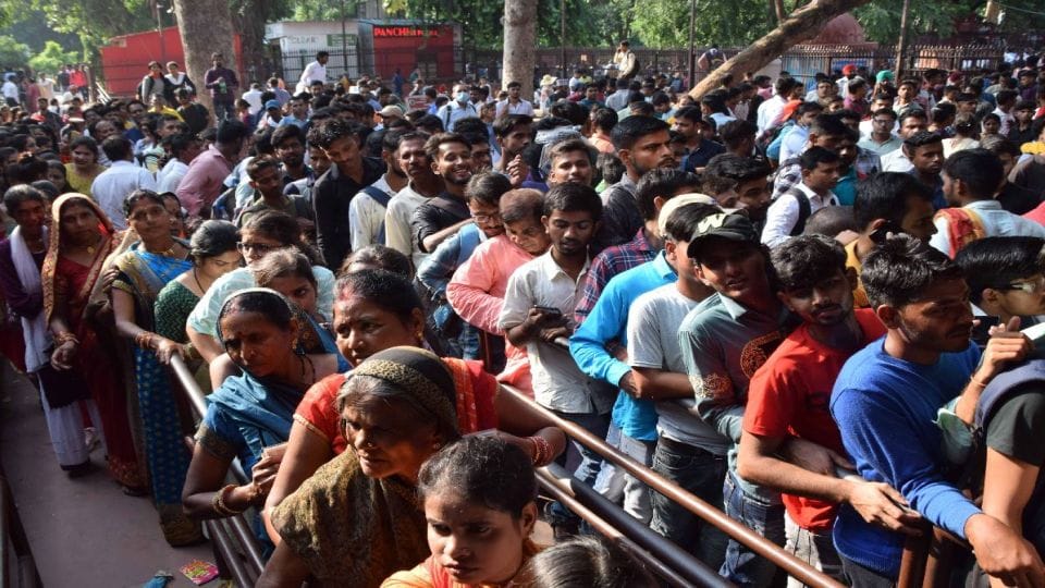 buy Taj Mahal tickets online to avoid queues on Christmas to new year 2023