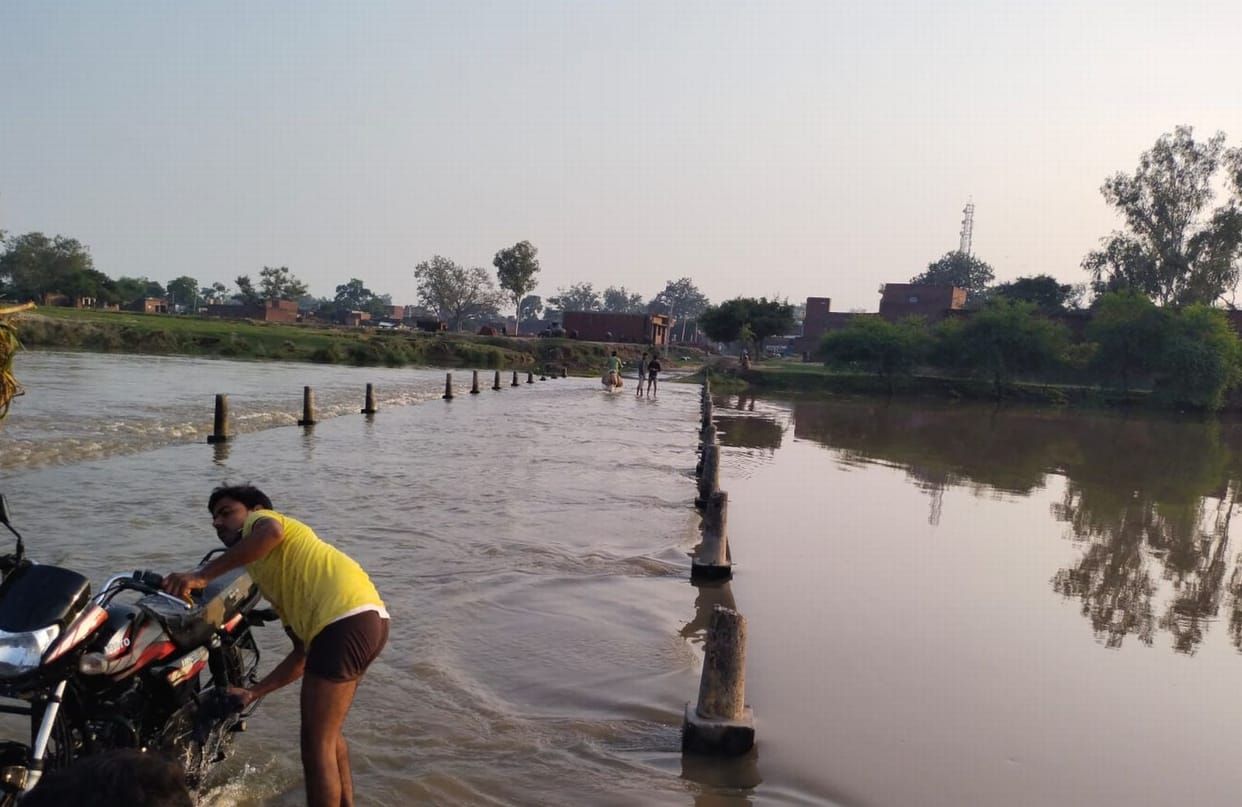 Two bridges submerged in Dataganj, 20 villages lost contact with district headquarters,