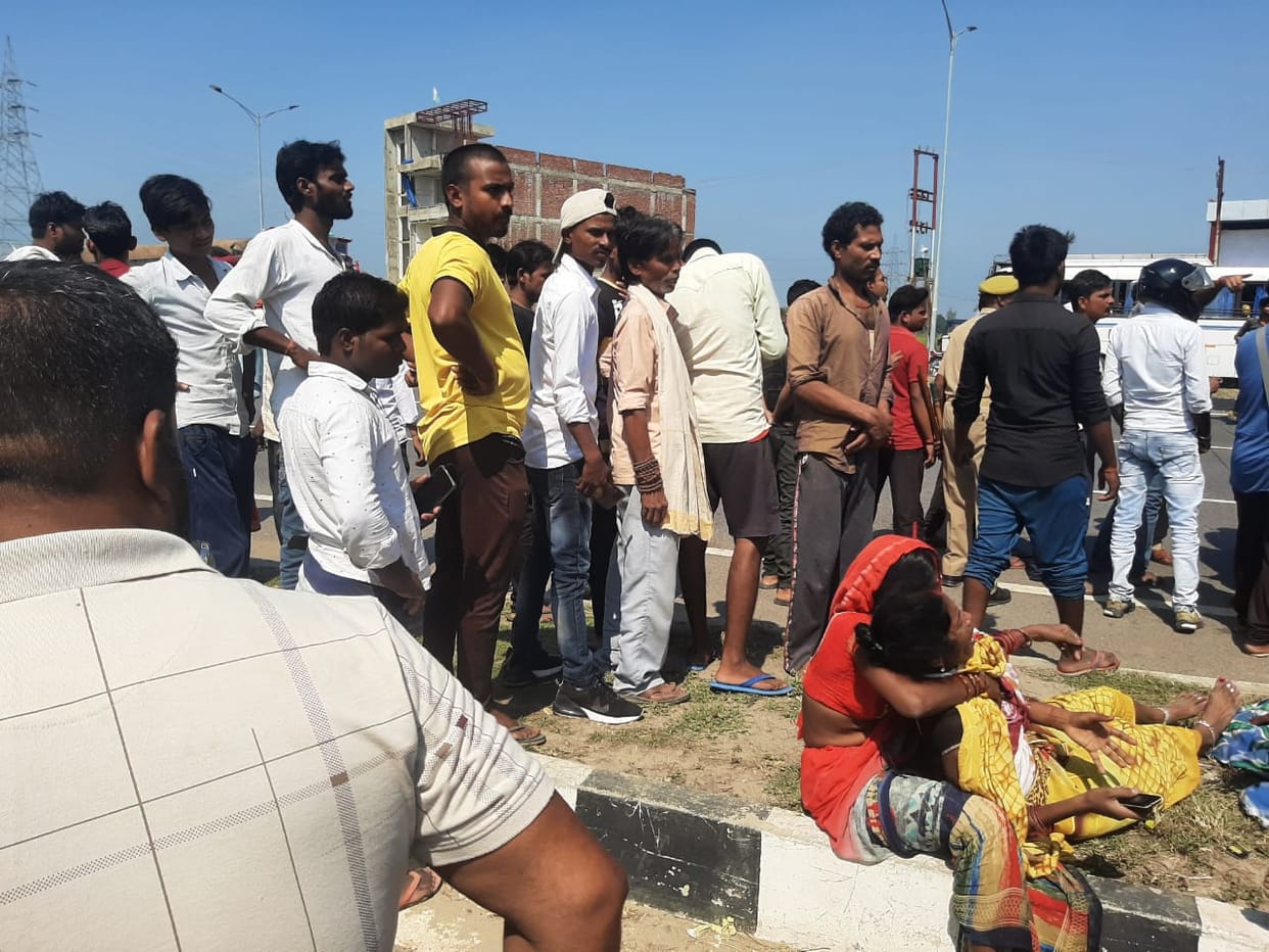 Road accident in bhadohi Carpet weaver dies after being hit by vehicle on Varanasi Prayagraj highway