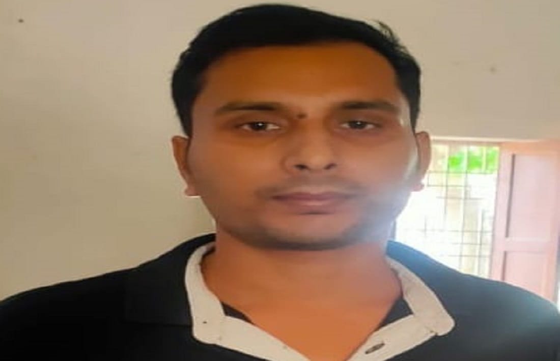 UP PET Exam Munna bhai caught giving exam in Varanasi and Jaunpur police in search of solver gang
