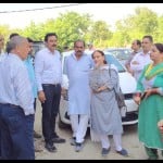 बैठक से बाहर निकाले पदाधिकारी।