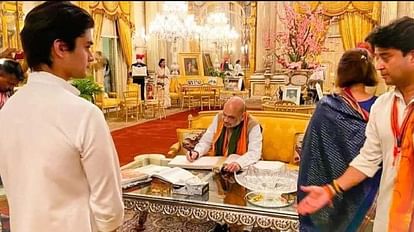अमित शाह जय विलास पैलेस में करीब डेढ़ घंटे रुके।