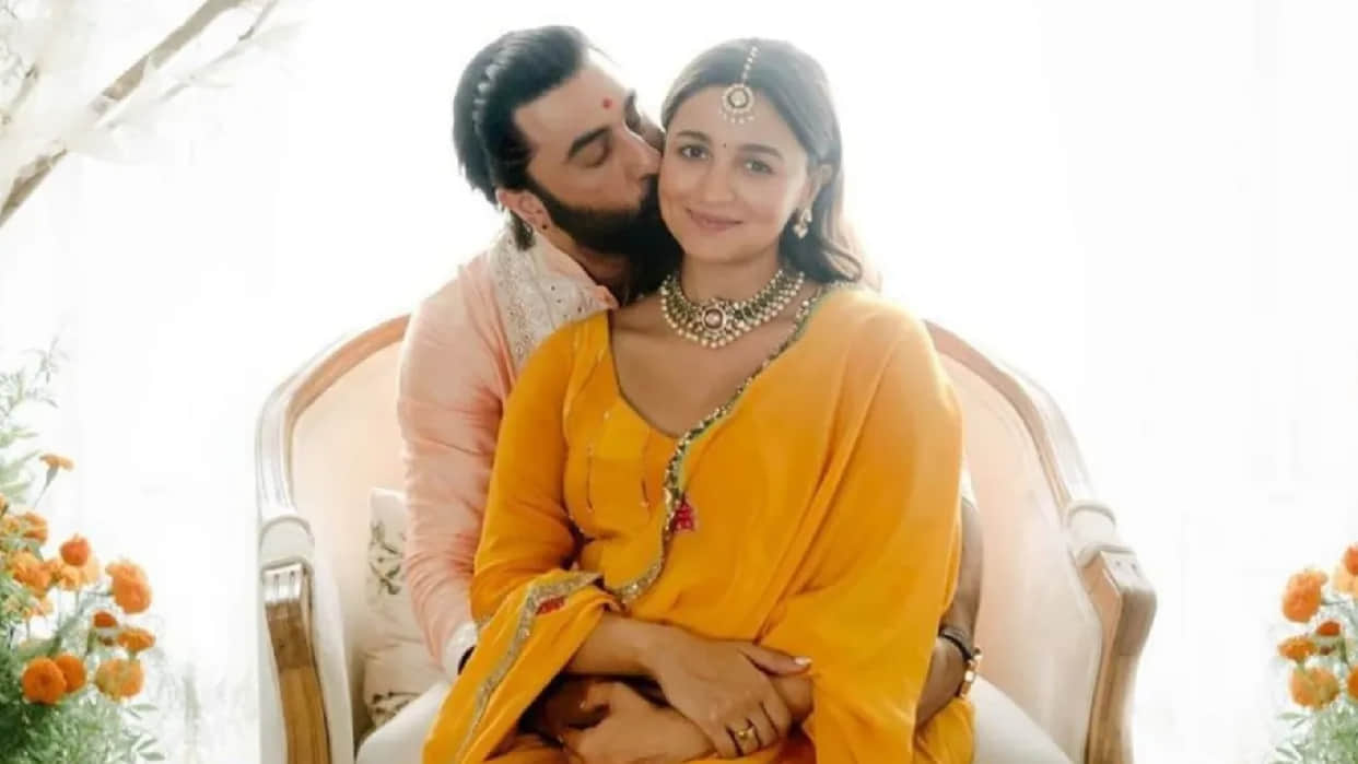 Alia Delivery: Alia Bhatt and Ranbir Kapoor Welcome a Baby Girl News in Hindi