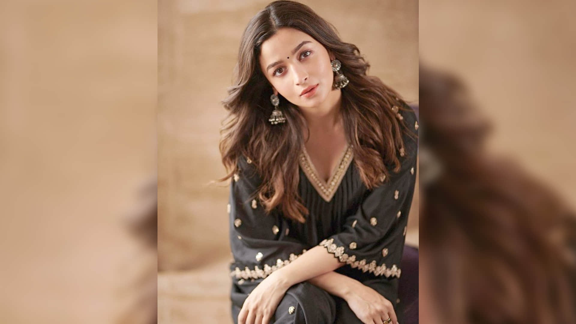 Alia Bhatt shares her own photo after becoming mother fans are eagerly wanted to see their daughter picture