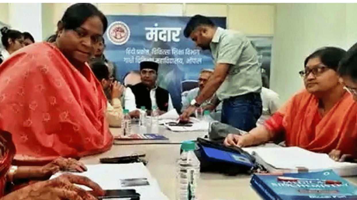 MP News For the first time in the country, MBBS studies in Hindi, a team of 97 doctors prepared books in 4 mo