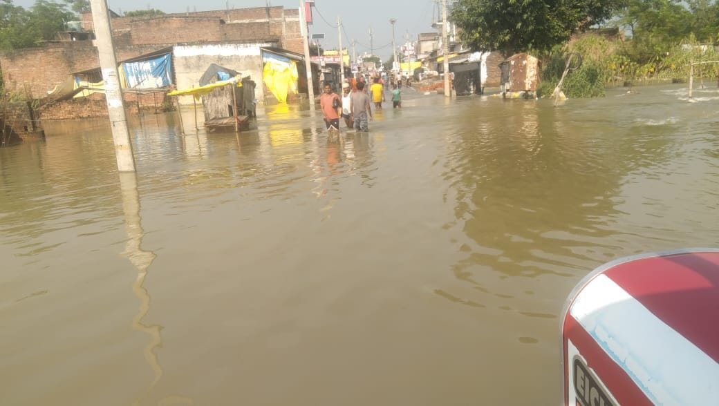 people agrieved due to flood of rapti, dam over flowed