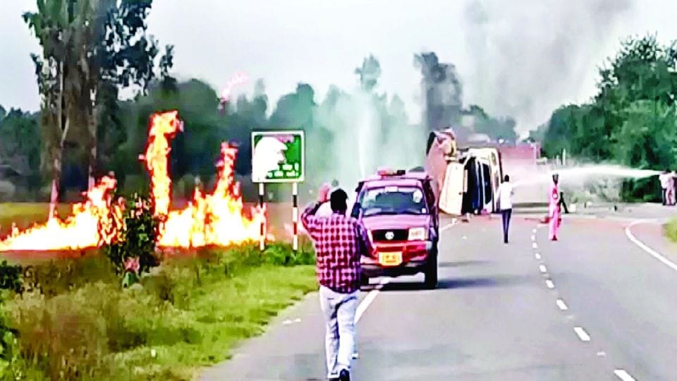 Five hours after overturning ethanol tanker exploded with loud explosion in kasganj