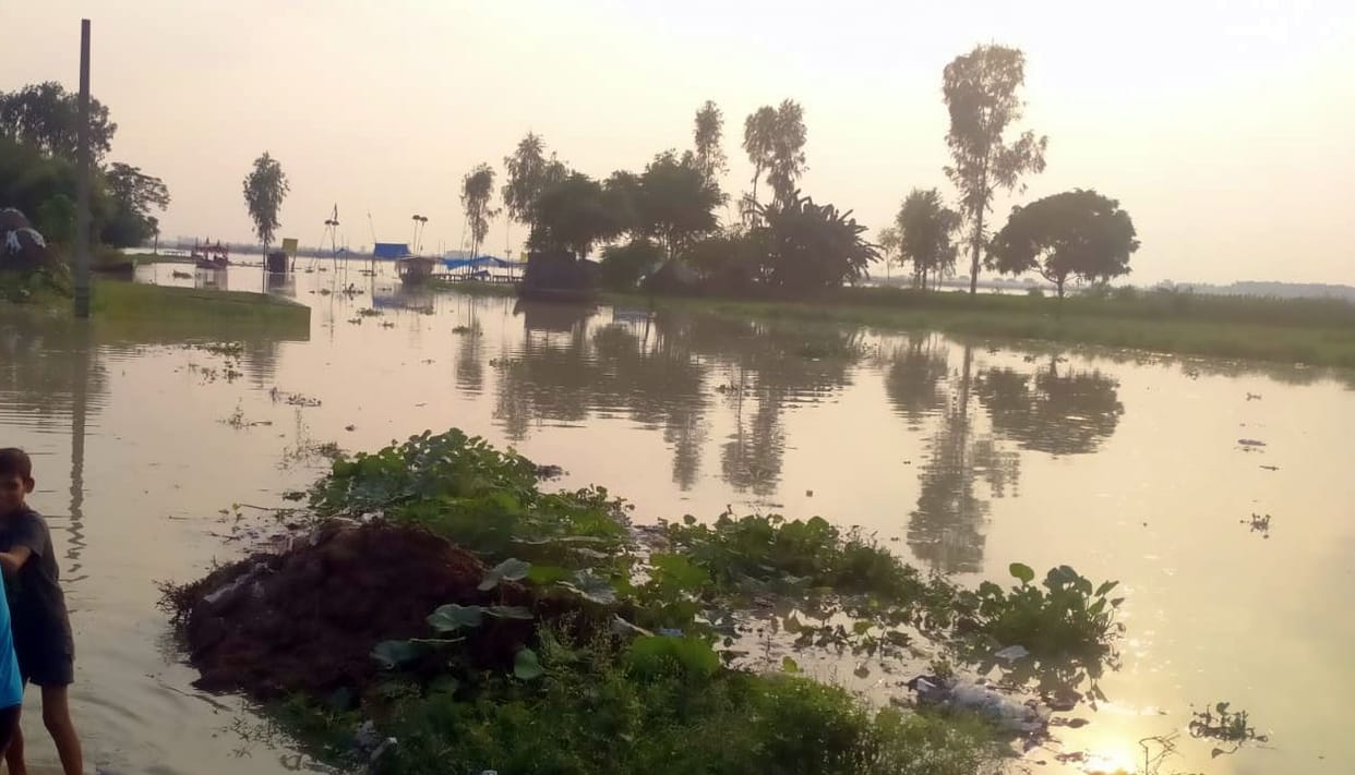 Hardoi, Rivers in spate, water entered many villages, contact cut