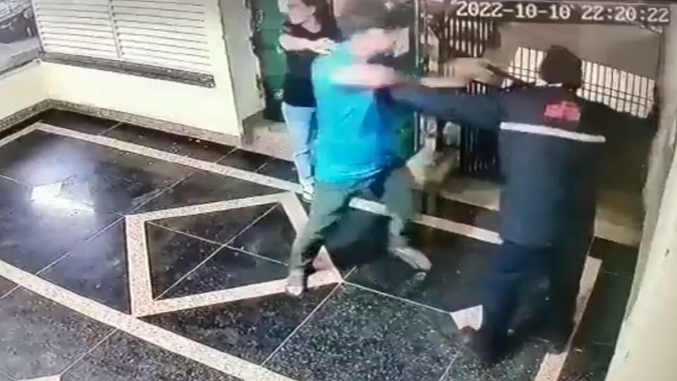 young man brutally beat up guard in Paradise Society of Rajnagar Extension Ghaziabad