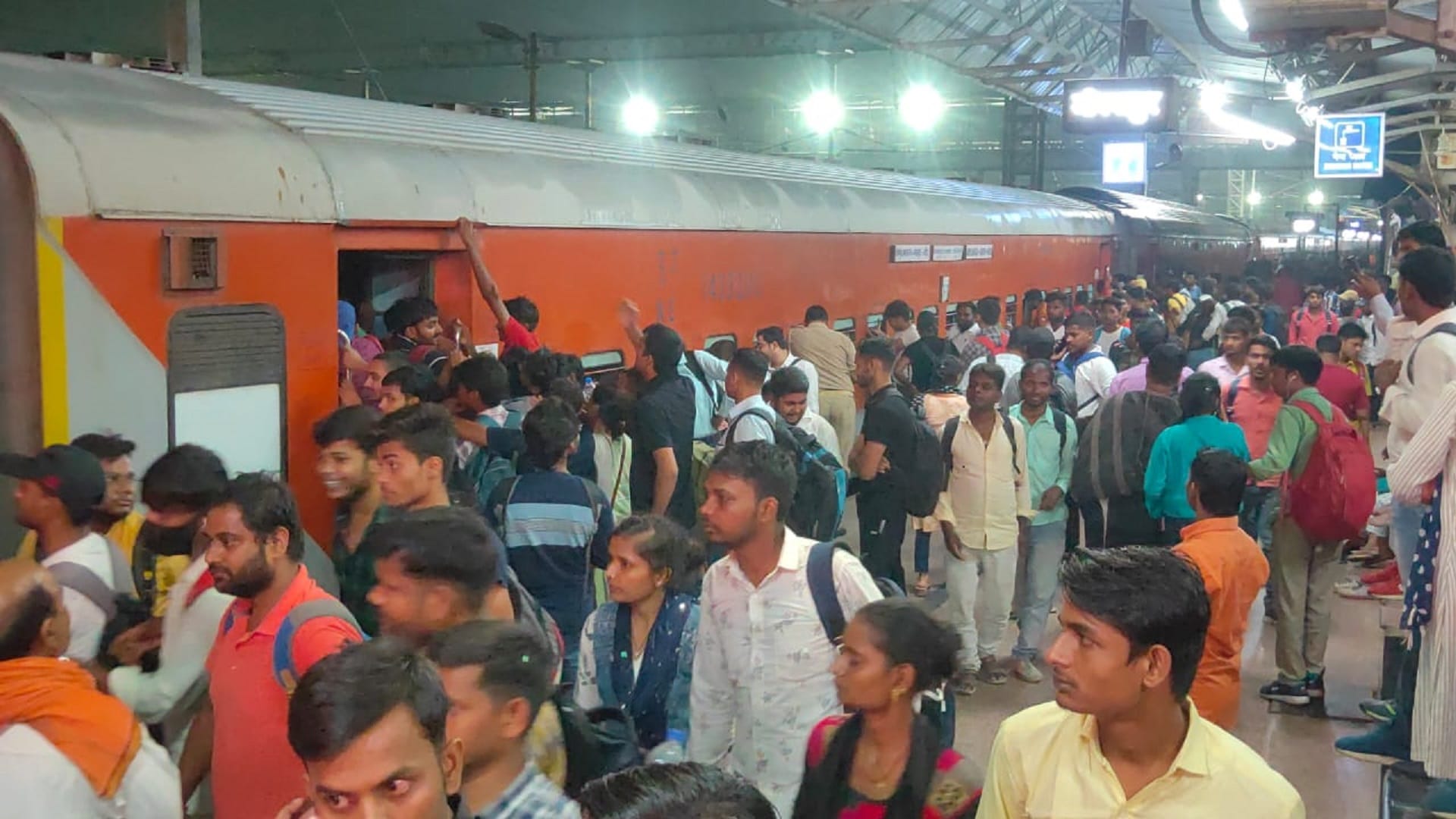 platform ticket rate hike to 30 rupees from rs 10 Delhi Railway Board issued circular