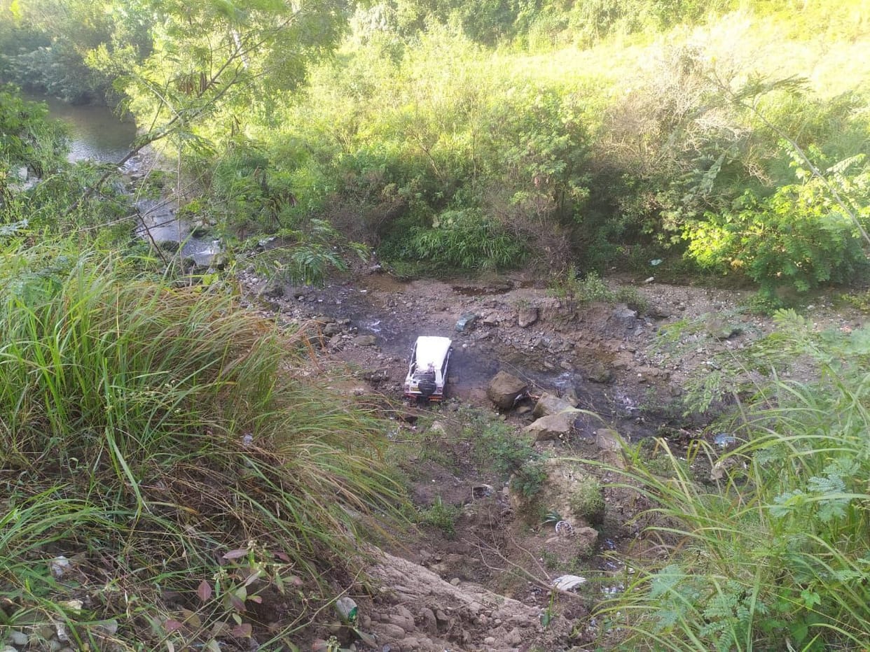 Taxi Car fell in ditch near bhated bridge one injured