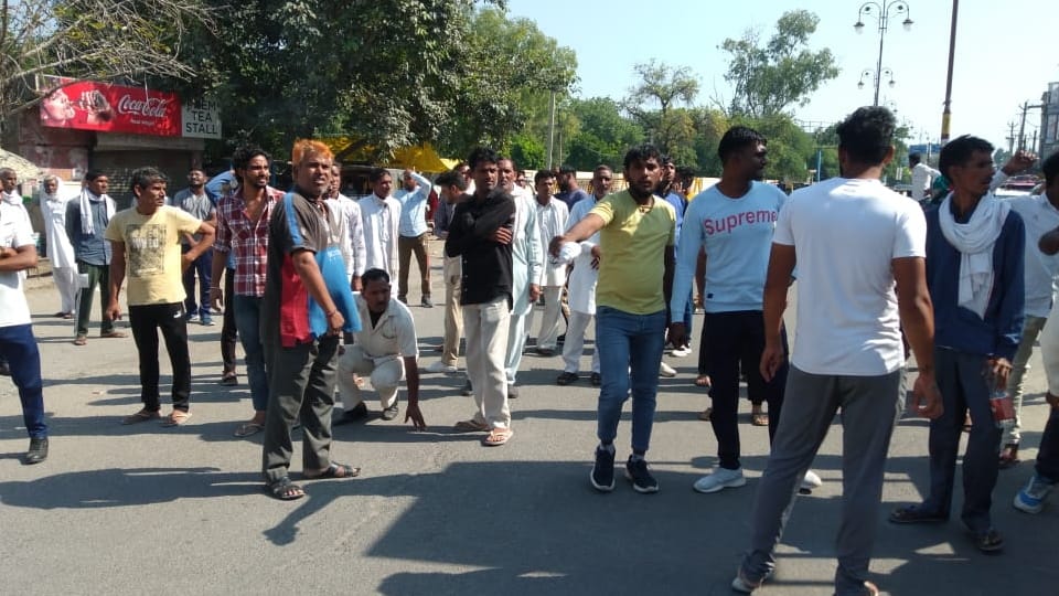 Family of Deceased protest against police in suicide case in Hisar