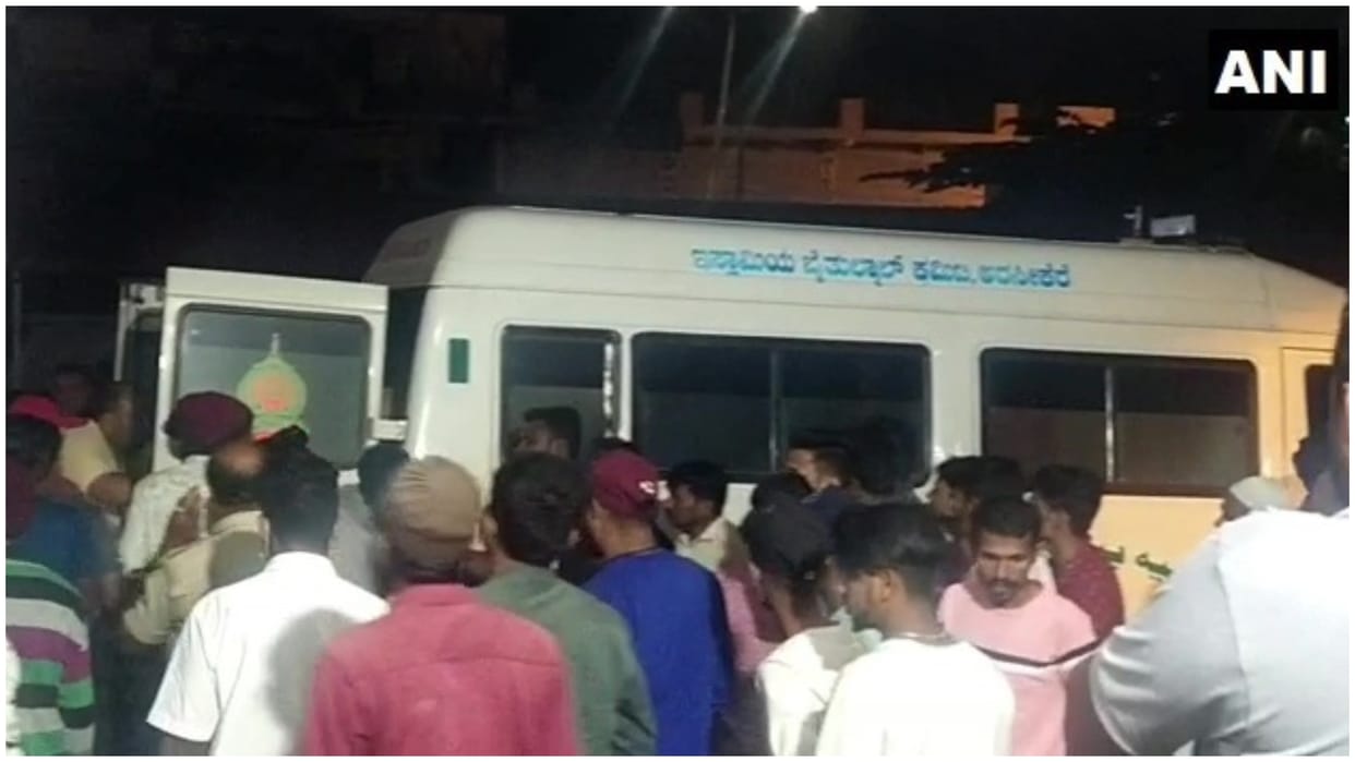 Hassan Karnataka 9 people died collision between Tempo traveller KMF milk vehicle near Gandhinagar