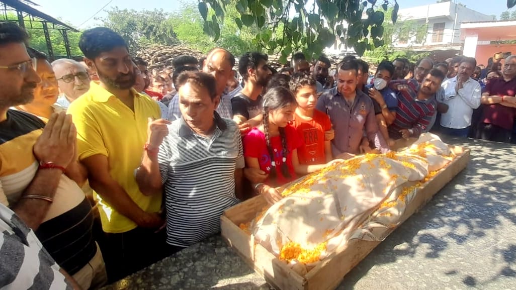 target killing kashmir shopian kashmiri pandit puran bhatt Funeral held in Jammu Bantalab
