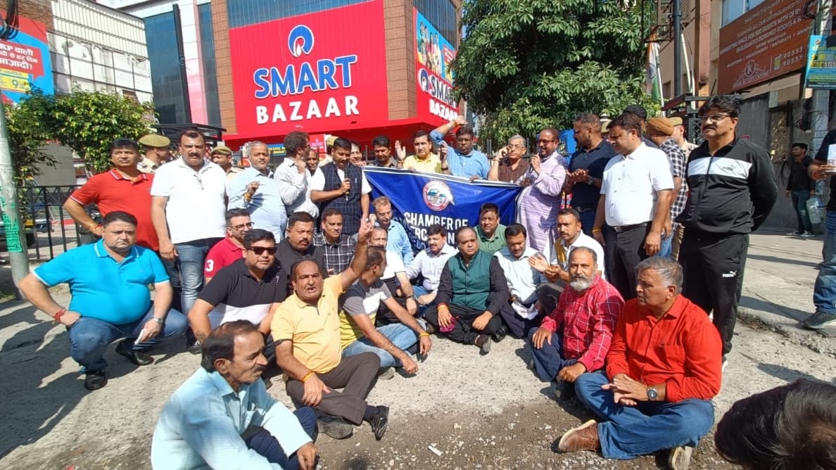 several traders organizations protest against opening of Reliance store in Jammu city
